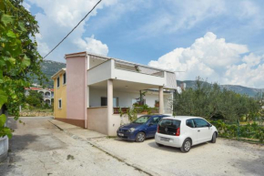 Apartments with a parking space Kastel Stari, Kastela - 15411